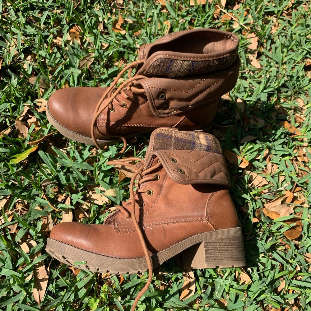 Lightly worn Rock & Candy boots!